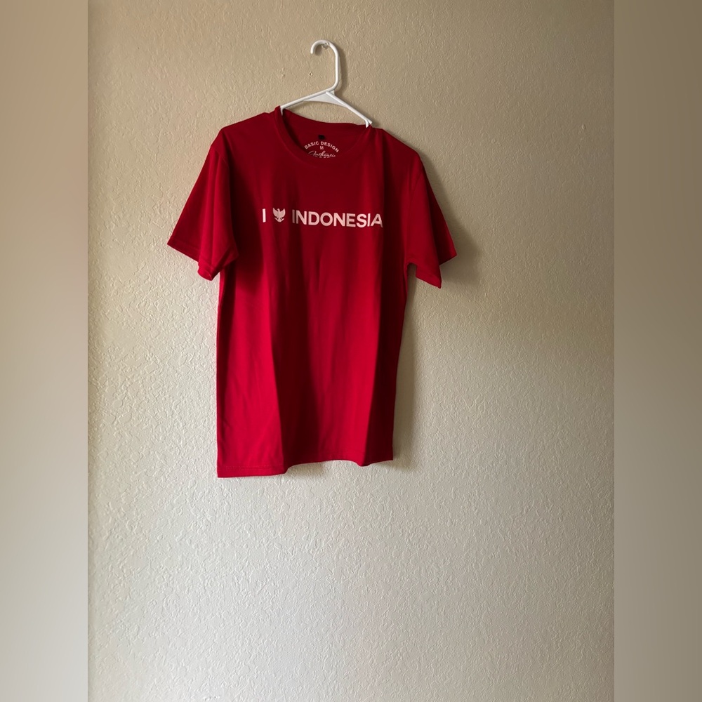 T shirt red color size M